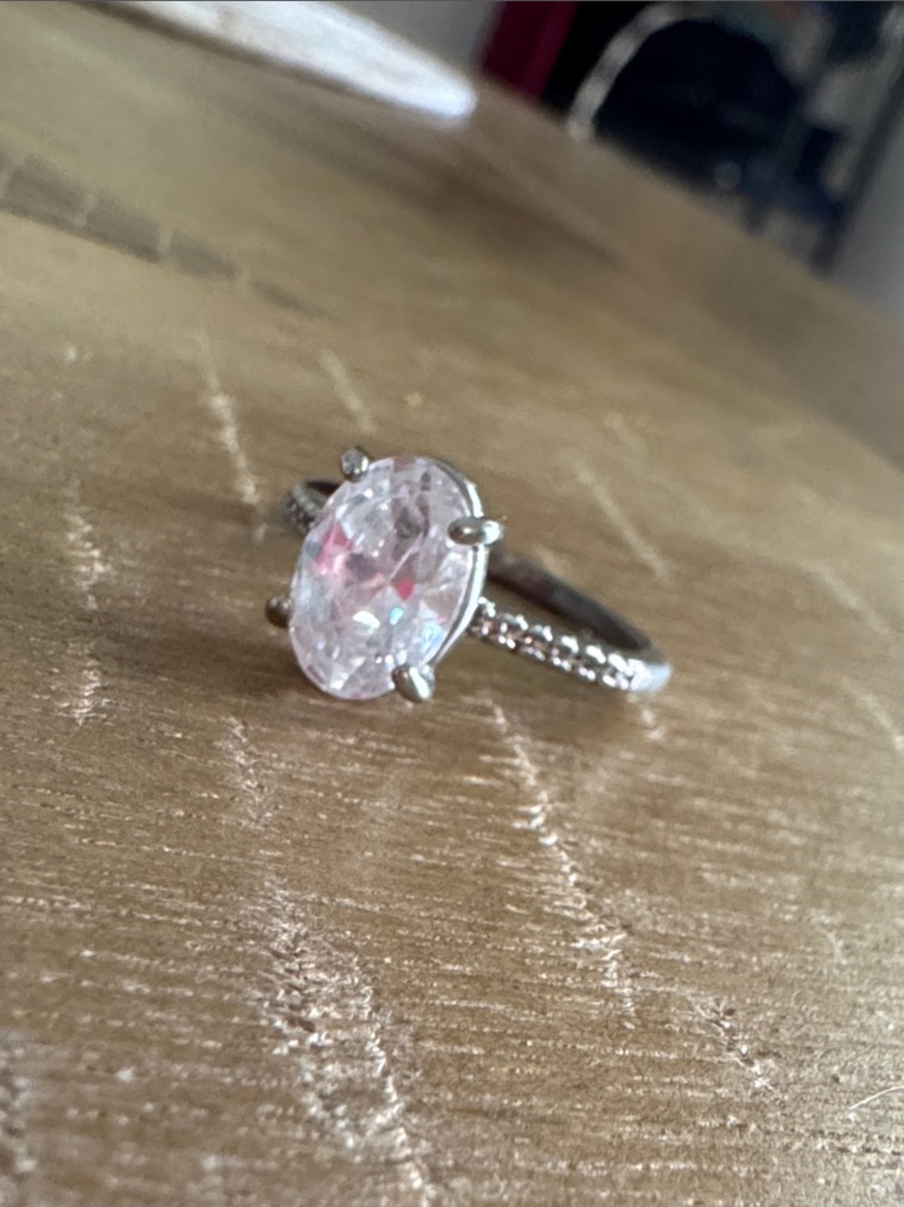 Oval Cut Vaca engagement Ring - Women's white gold plated Sz 6